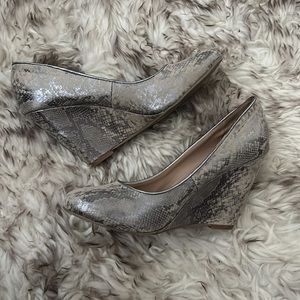 SUPER CUTE BANANA REPUBLIC WEDGES